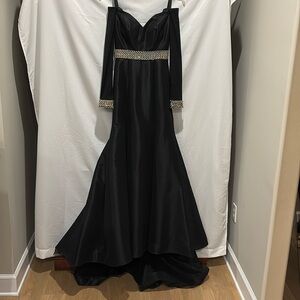 Beautiful prom or pageant strapless gown
